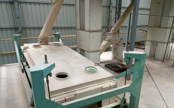 飼料加工機(jī)械多少錢一臺?其工藝流程又主要有哪幾項(xiàng)?