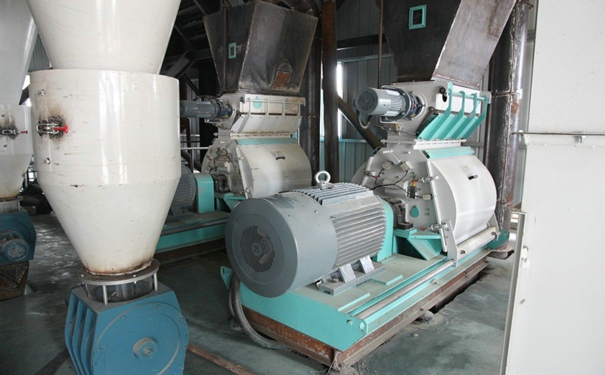 飼料加工設備一套多少錢?其環模破裂的原因又有哪些?