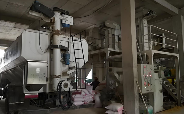 飼料成套設備多少錢一套?其在操作時又該關注哪幾方面?