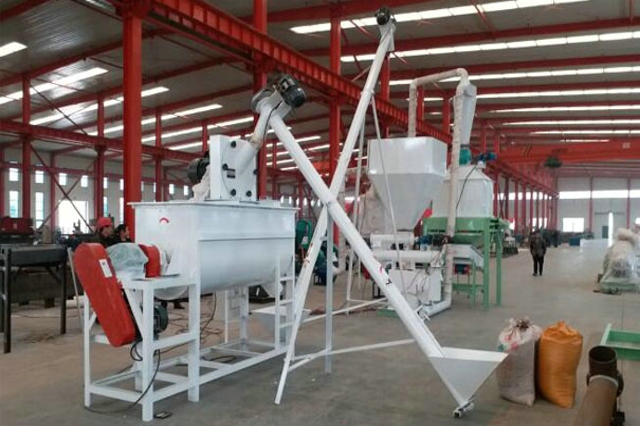 粉末飼料機械為我國現代養殖業提供了有力支撐
