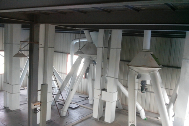 飼料加工設(shè)備